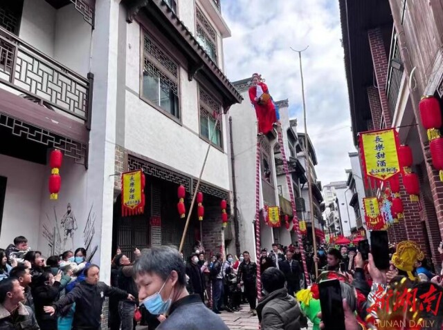 �ó��г���������������г����ںϷ�չ��Ӱ